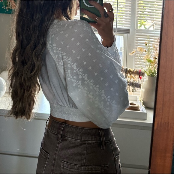 Urban outfitters embroidered front tie long sleeve - Picture 4 of 6